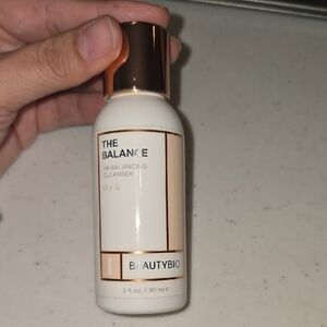 BeautyBio The Balance pH Balancing Cleanser - White and Gold